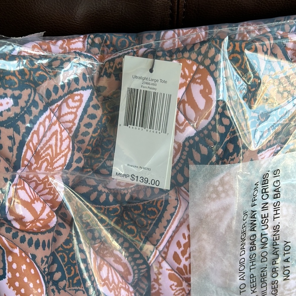 Vera Bradley Large Tote - Picture 4 of 5